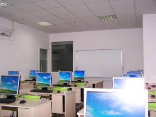 上?；肝慕逃畔⒆稍儙熒L(fēng)采 用專業(yè)與情懷點(diǎn)亮教育之路